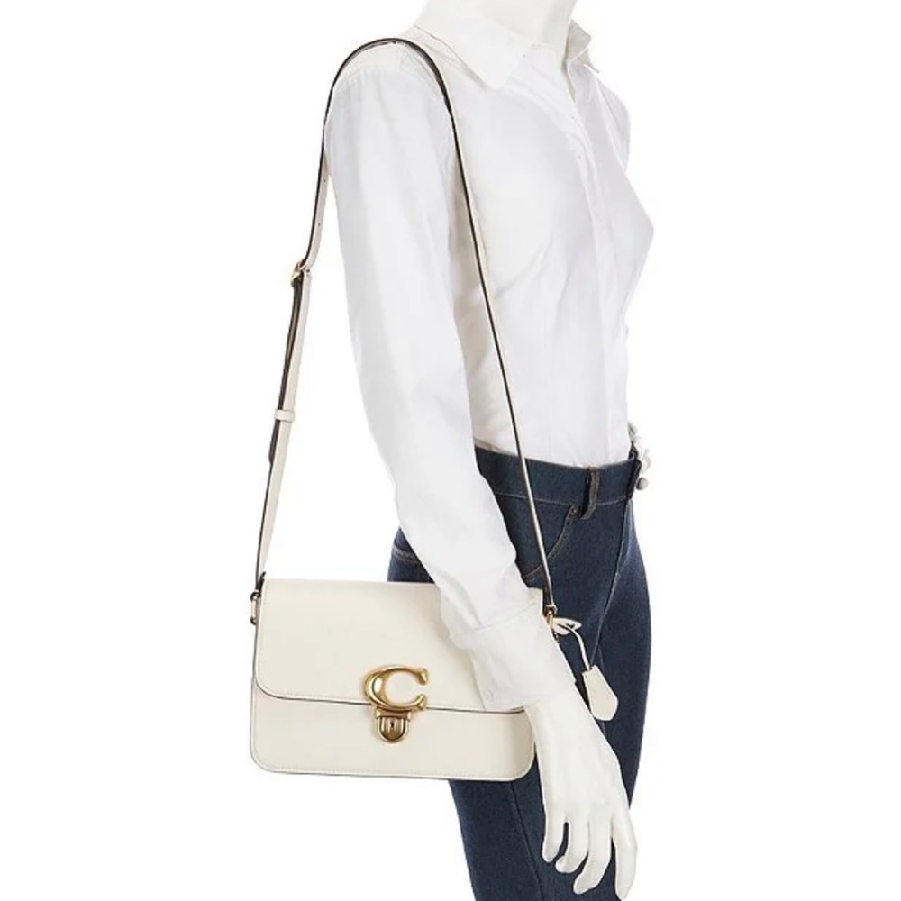 COACH
Logo Closure Glove Tanned Leather Studio Shoulder Bag